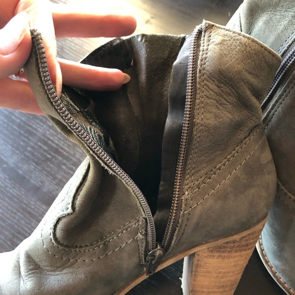 Rebels suede Stomp western style ankle boot greyish olive color wood heel 3” 7.5 - Picture 4 of 8